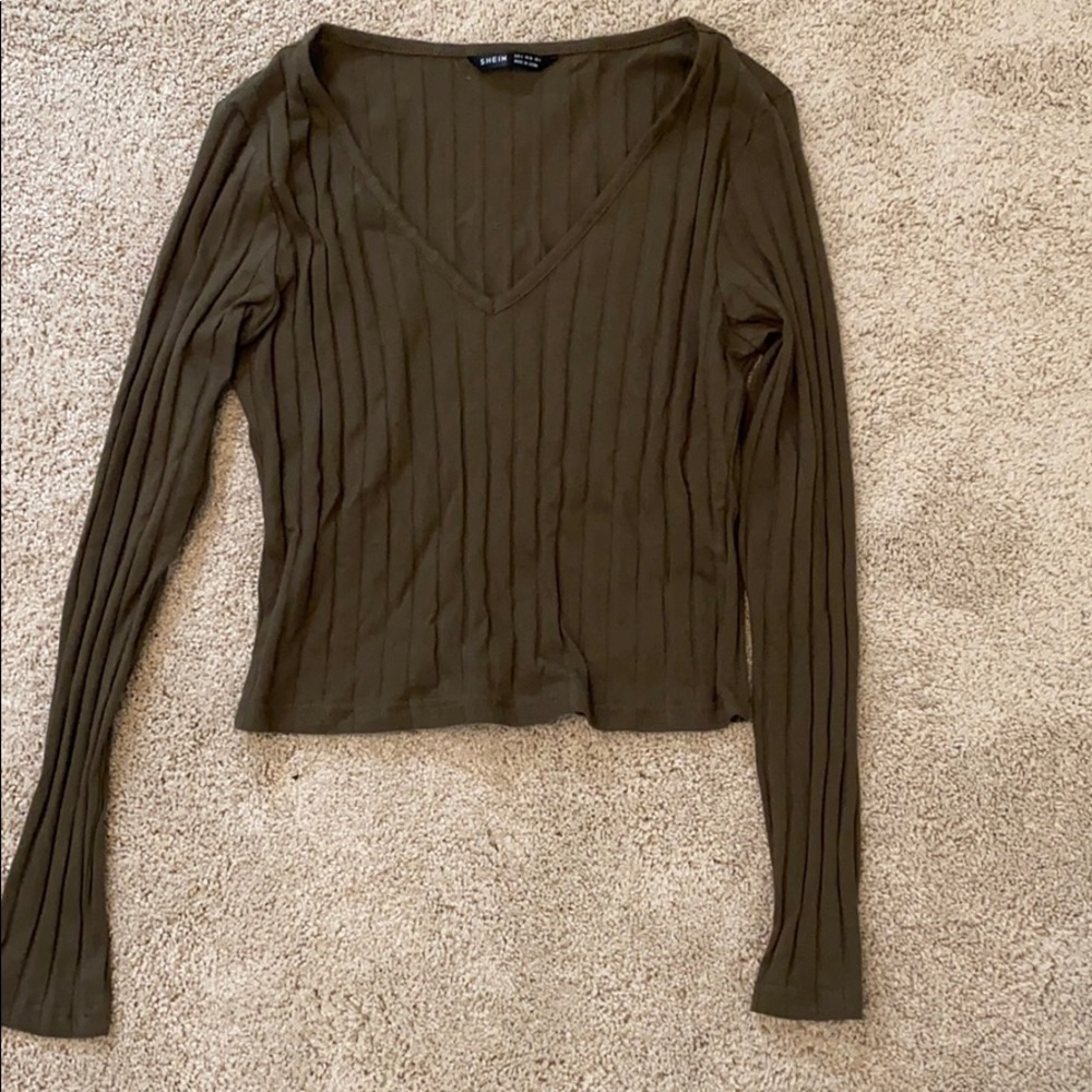 green v neck crop top